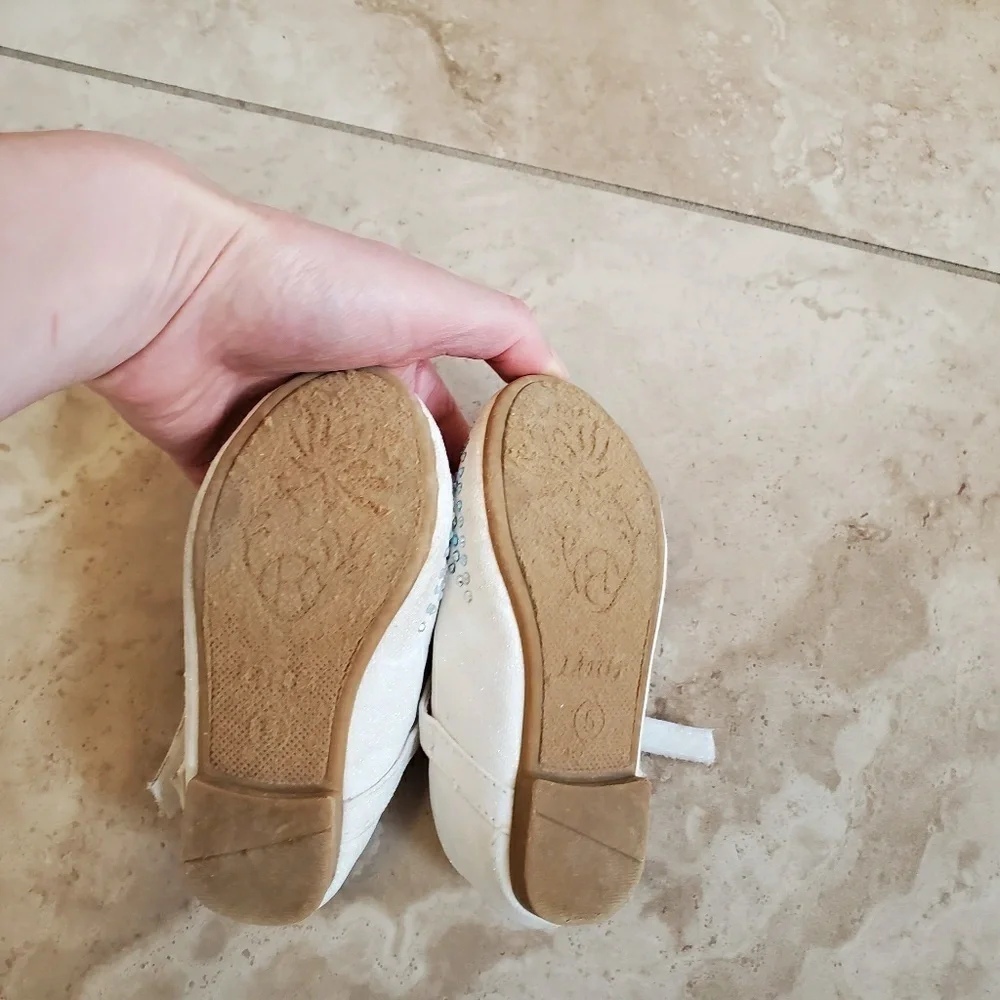 Link girl's shoes. Size 5